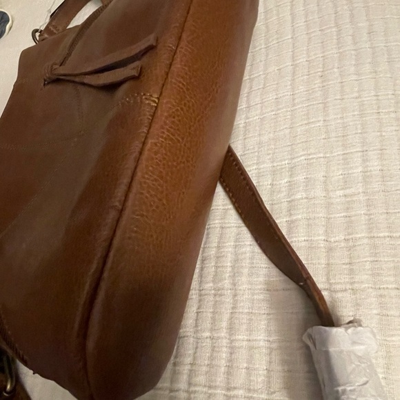 FRYE Ari Crossbody Cognac Brown Leather Handbag NWT - Picture 15 of 16